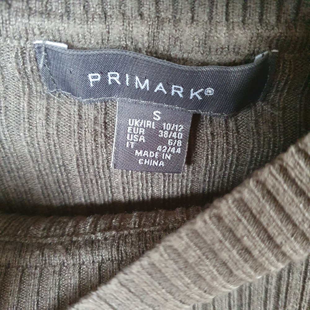 Khakifarbenes Langarmshirt von Primark Größe S