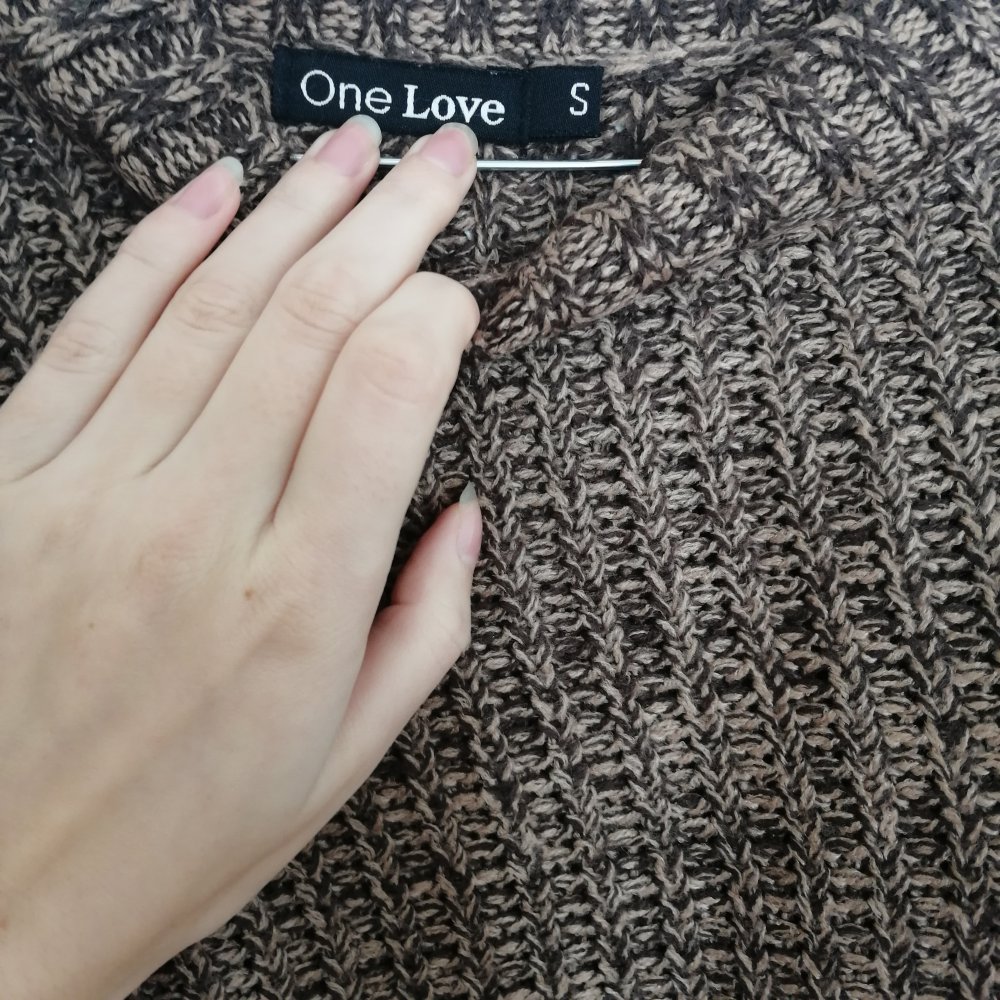 Brauner Kuschel Pullover gestricktes Muster 