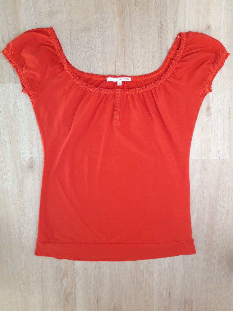rotes Shirt