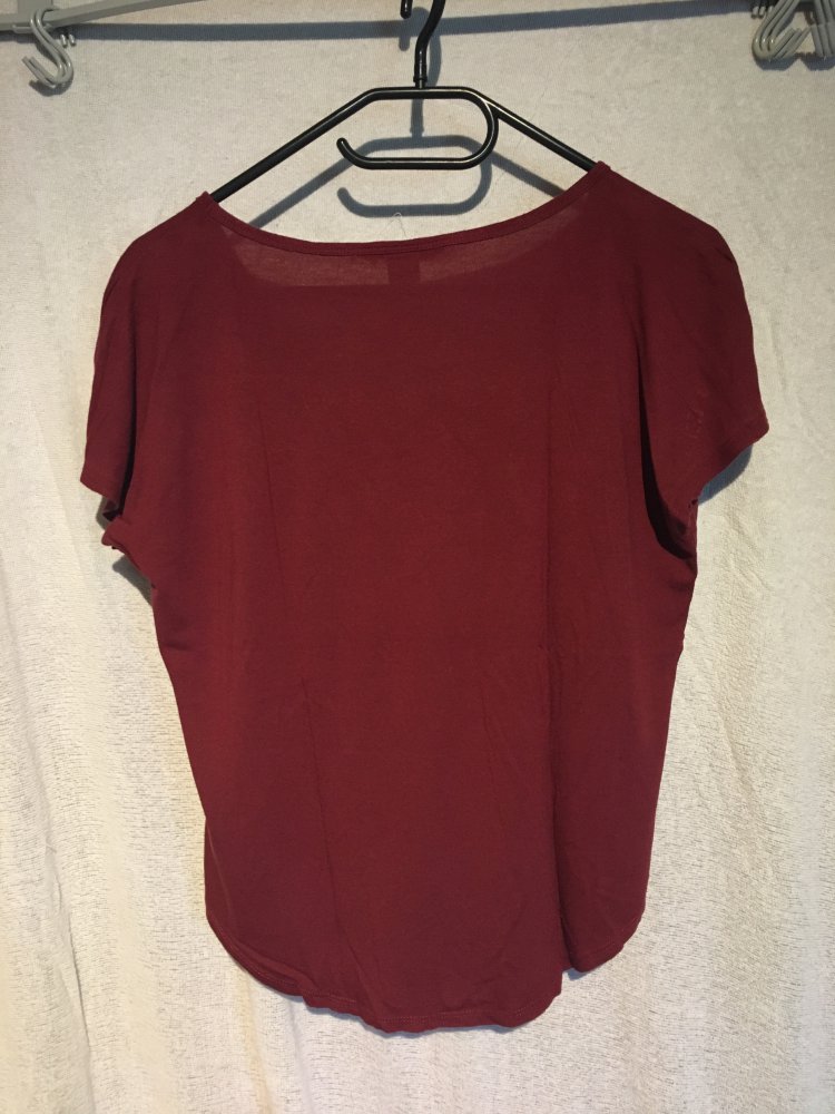 Rostfarbenes T-Shirt