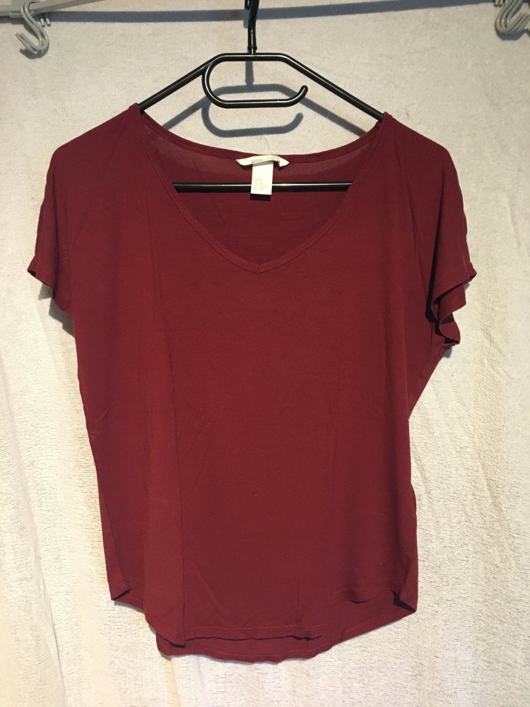Rostfarbenes T-Shirt
