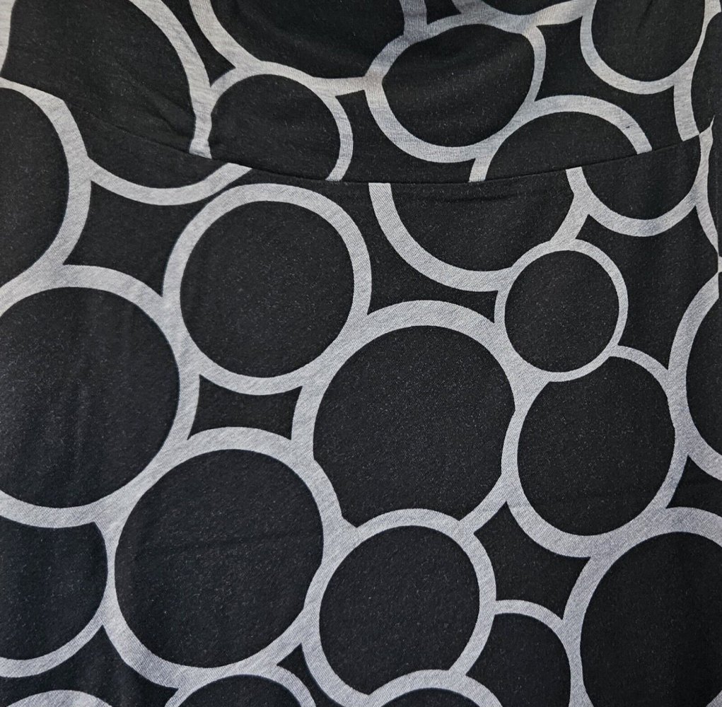 Top modischer femininer Damenrock Gr. 40 (H&M) schwarz gemustert