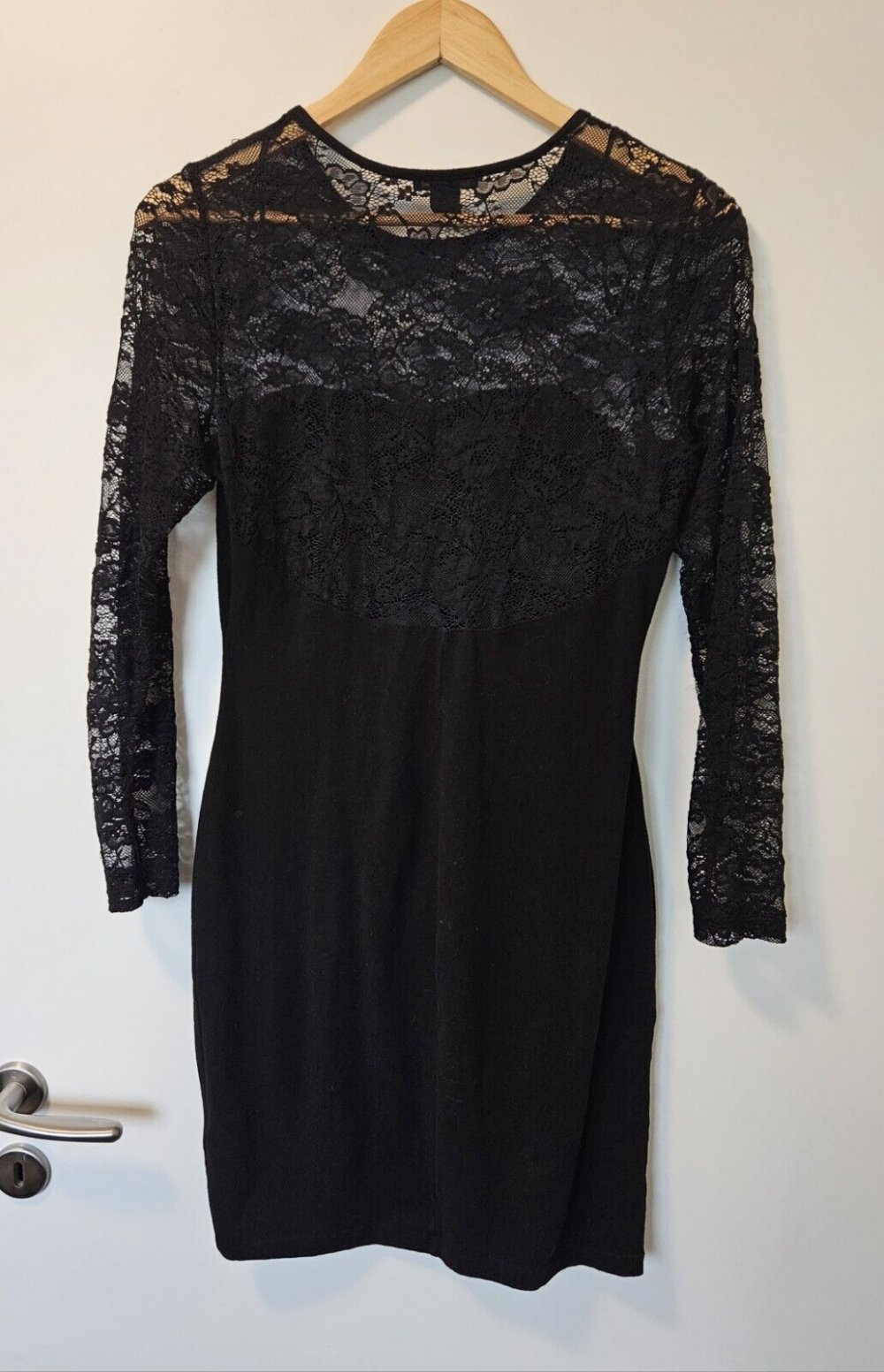 Elegantes Damenkleid mit Spitze Gr. M (H&M) schwarz