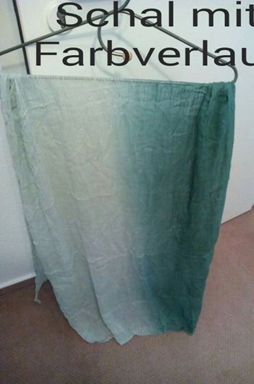 Leichter Schal mit Farbverlauf