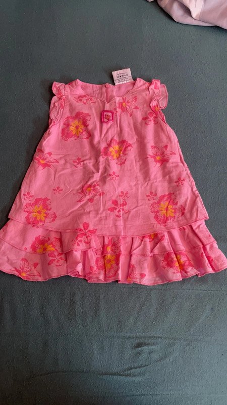 Rosa Blumenkleid