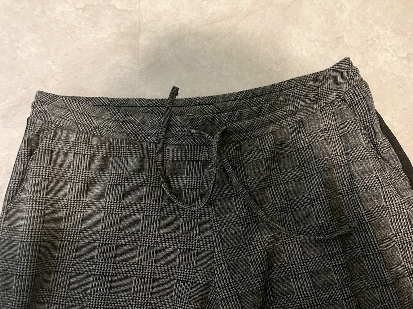 Schlupfhose schwarzgrau, Gittermuster, Größe 46
