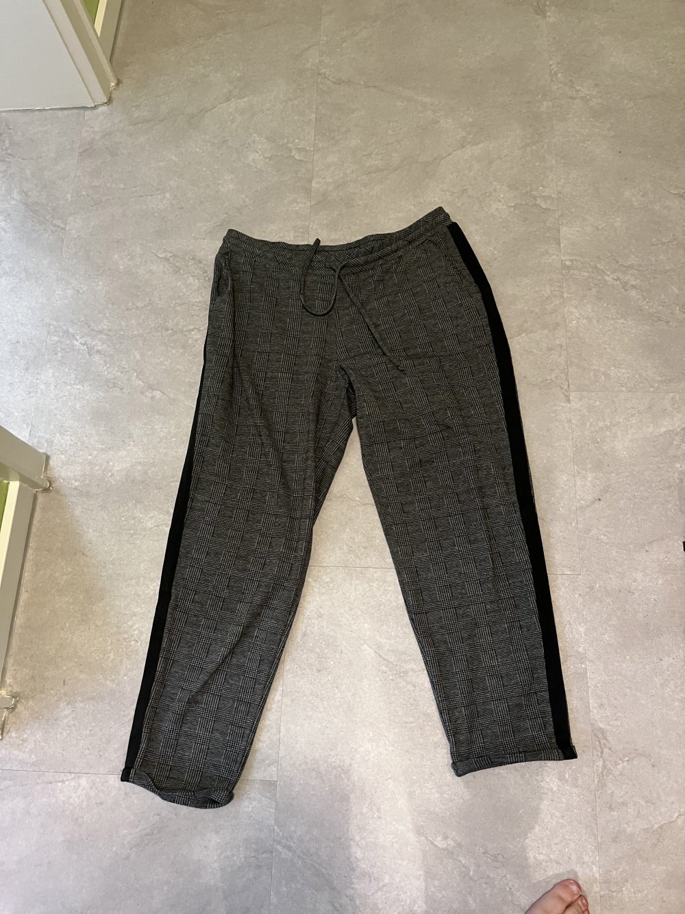 Schlupfhose schwarzgrau, Gittermuster, Größe 46