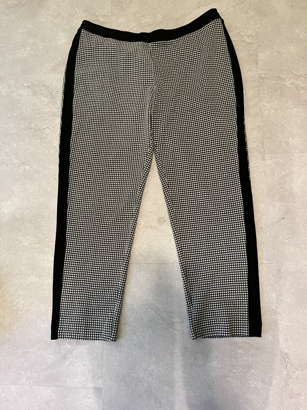Schlupfhose schwarzweiß kariert, Größe 46, Betty Barclay