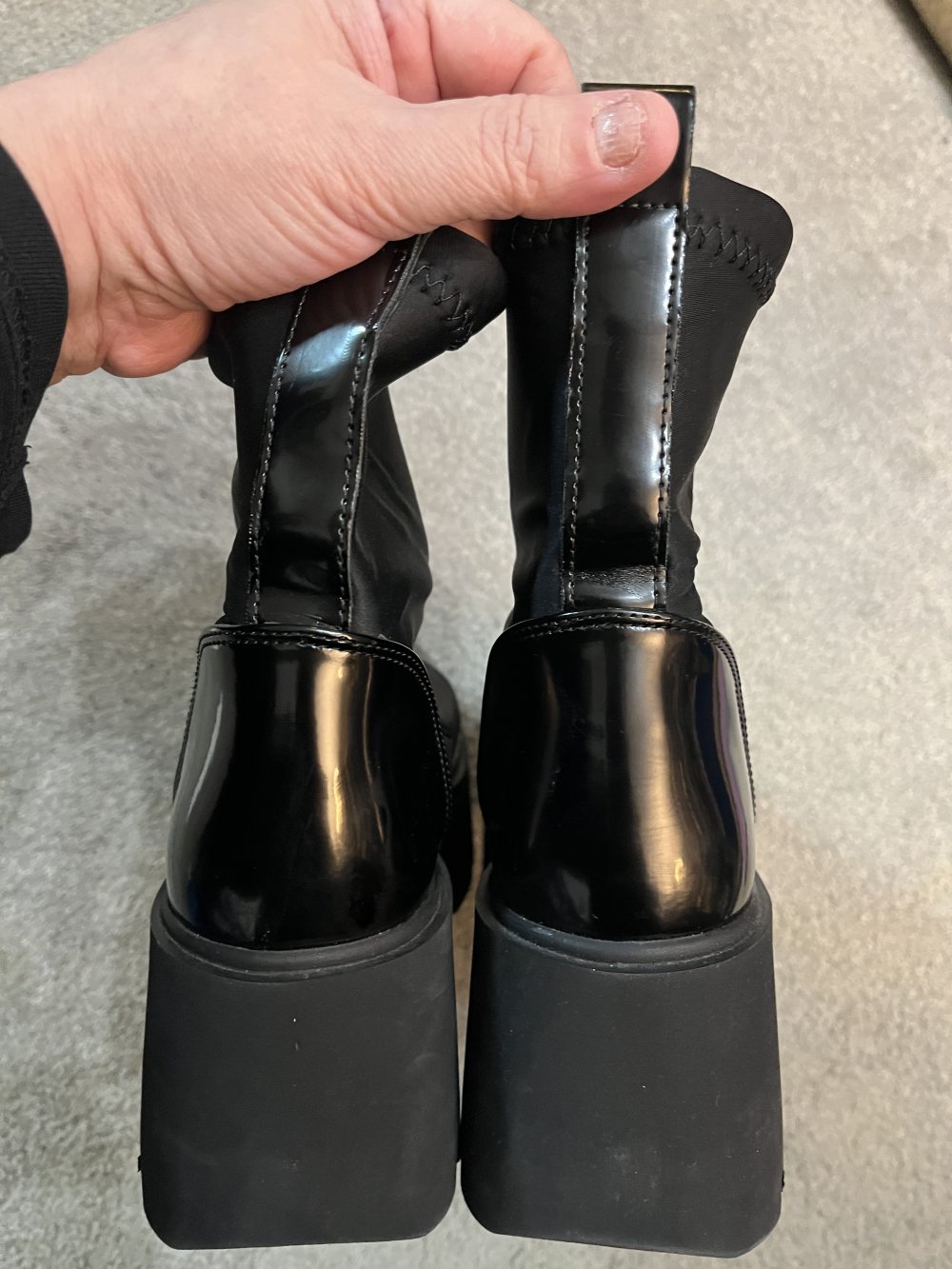 Plateau Schlupfstiefeletten – Lack, Stretch, schwarz, Größe 37 – guter Zustand 