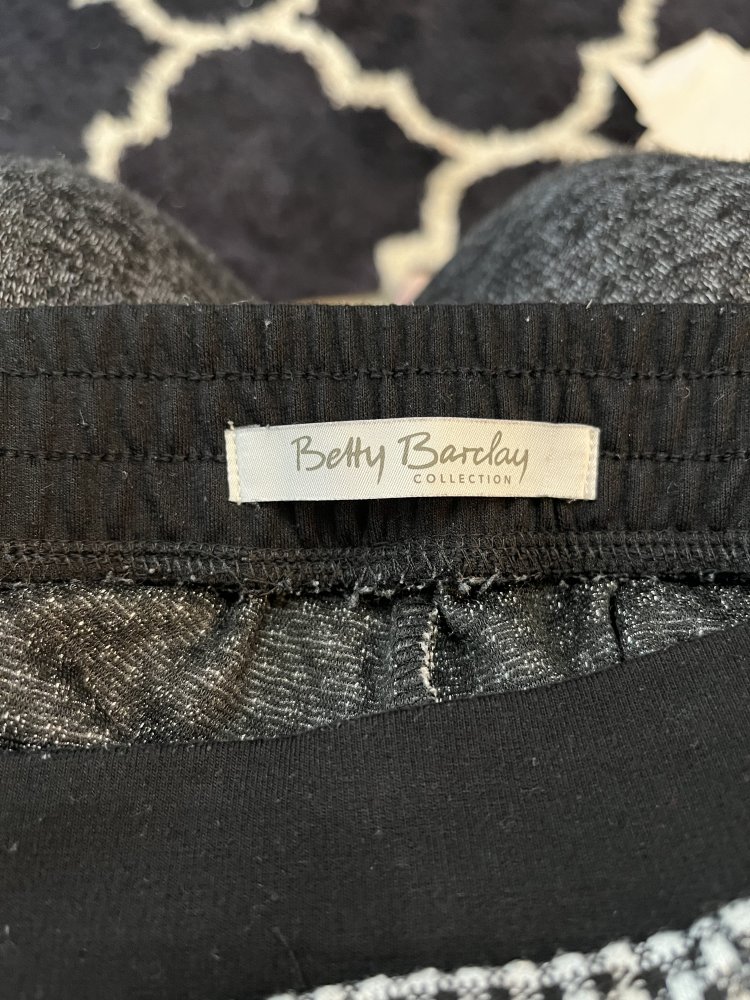 Schlupfhose schwarzweiß kariert, Größe 46, Betty Barclay