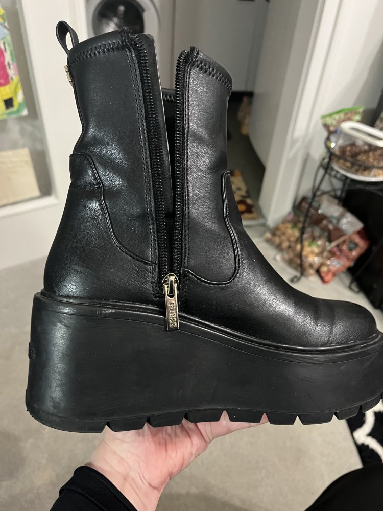 Stiefeletten schwarz, Größe 37, Plateau – von GUESS, echt Leder – selten getragen