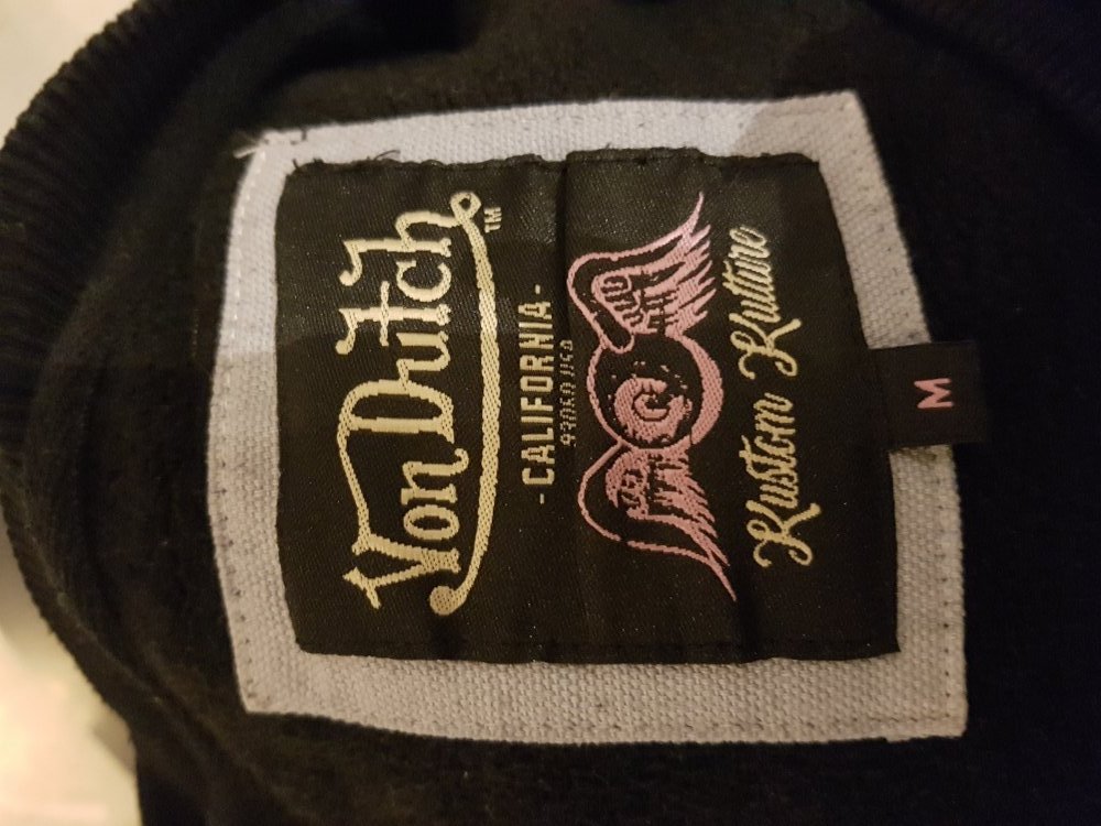 Schwarzes Sweathirt, Von Dutch