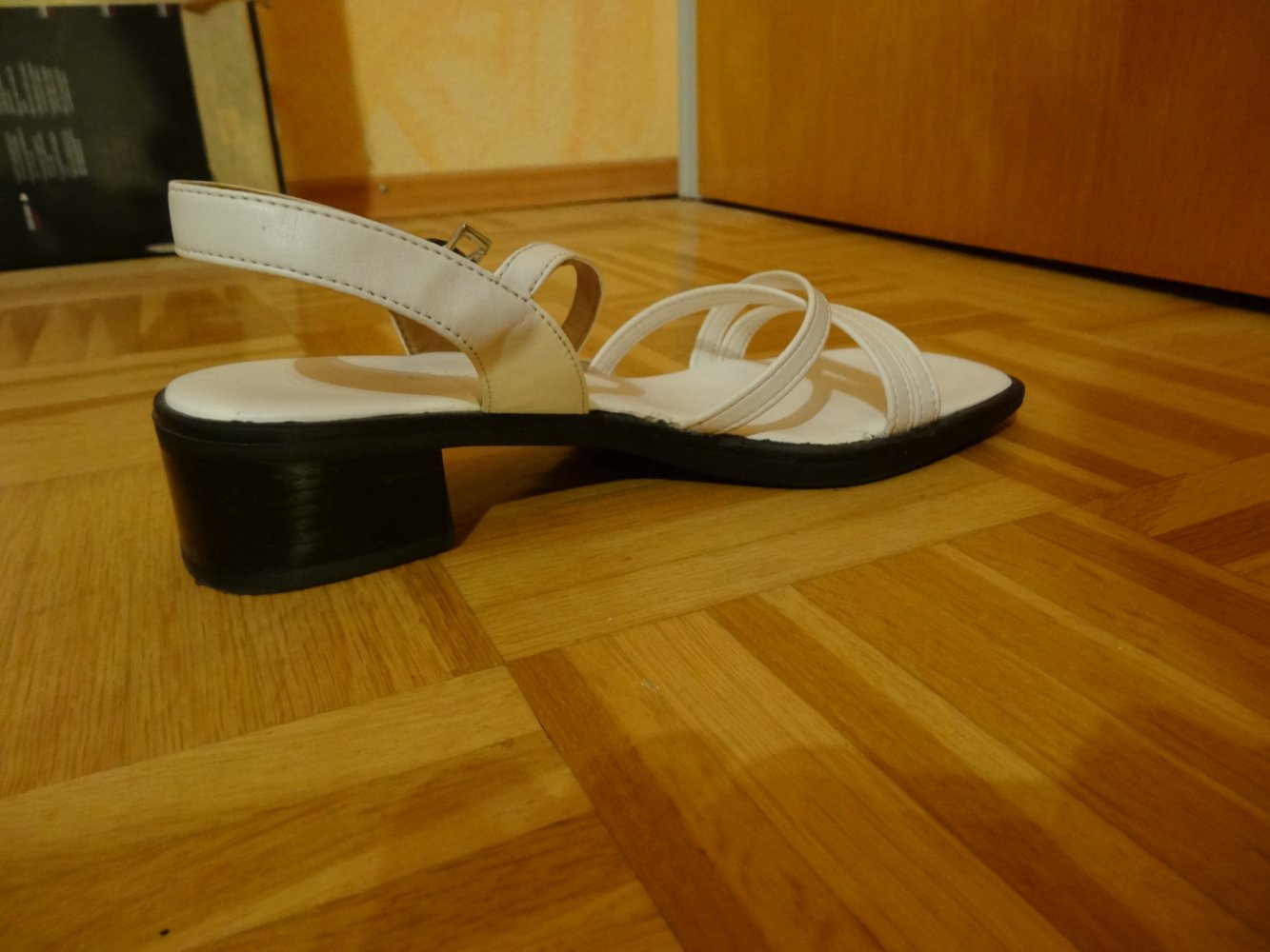 schöne Sandalen weiß