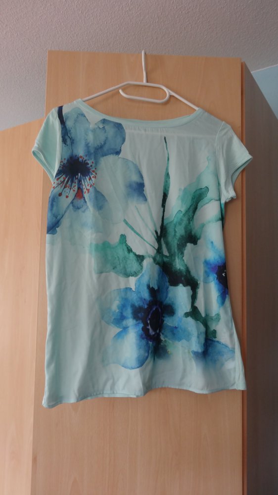 Shirt neu mit Blumenmuster