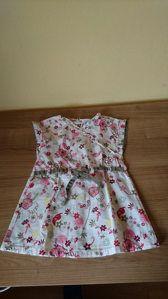 super süße Tunikabluse in Gr. 86 von Topolino mit Blumenmuster und Bindegürtel