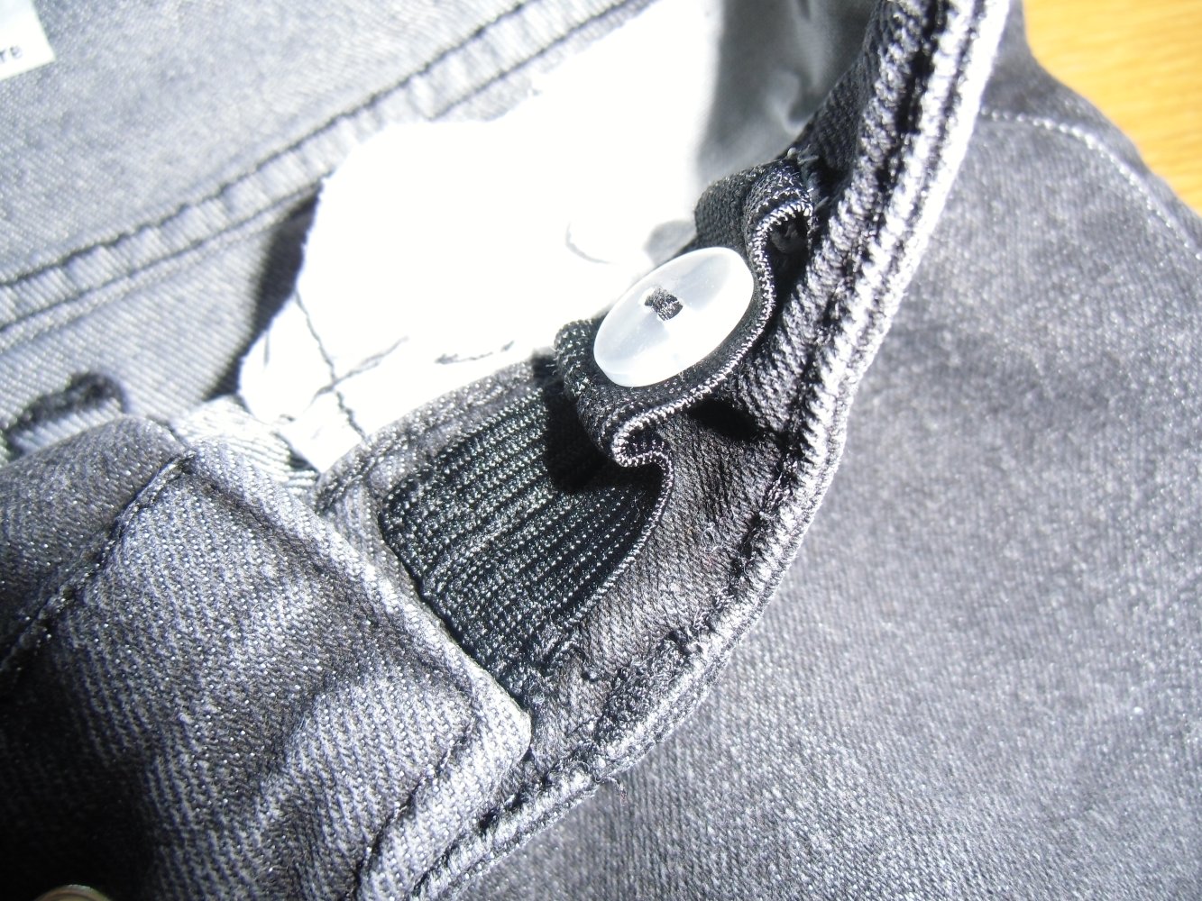 Hose, Jeans mit ausgestelltem Bein und verstellbarem Bund