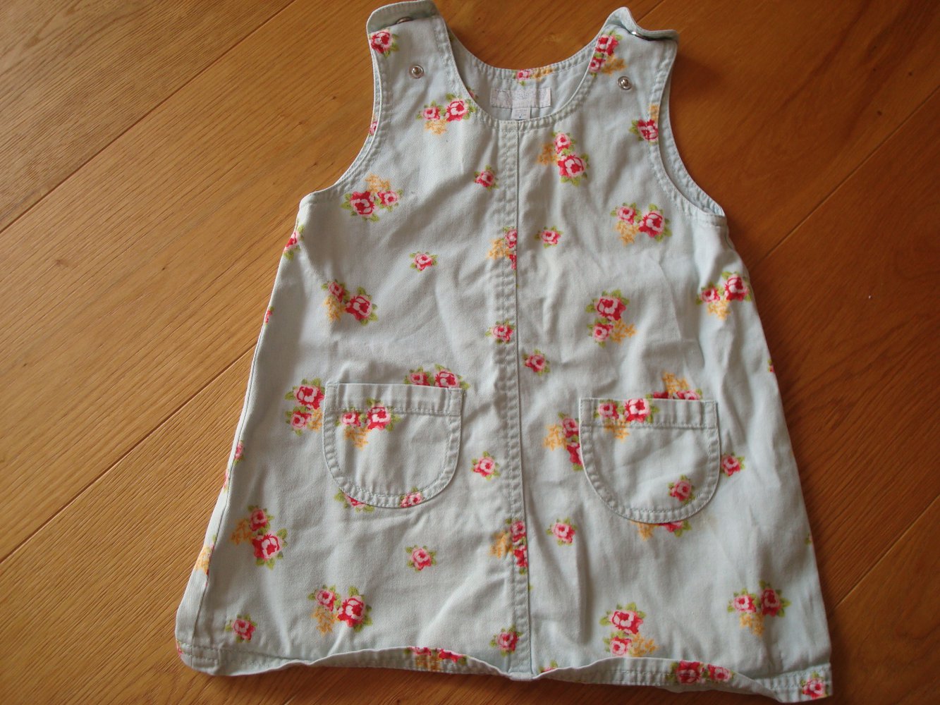 süßes Kleid, Jeanskleid mit Blumendruck Gr. 80 von H&M