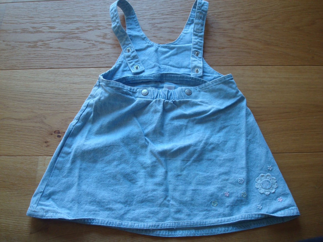 schönes Kleid, Jeanskleid mit Blumen von H&M Gr. 74