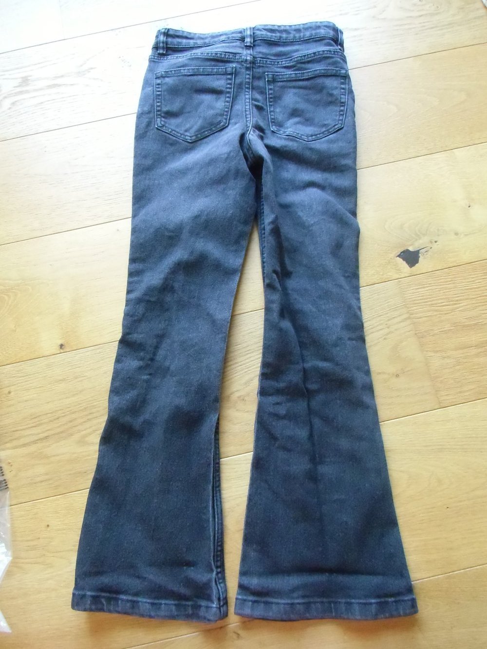 Hose, Jeans mit ausgestelltem Bein und verstellbarem Bund