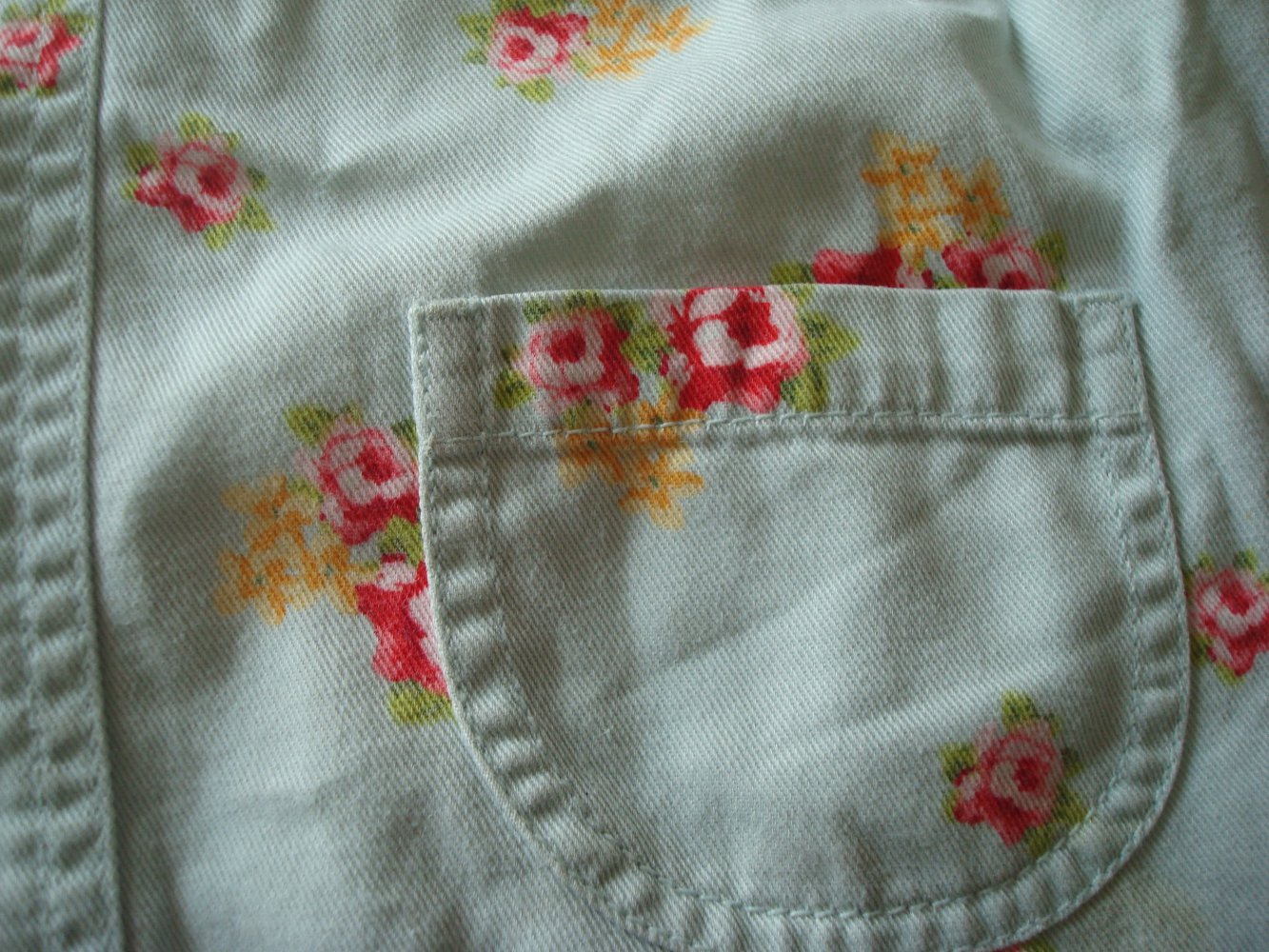 süßes Kleid, Jeanskleid mit Blumendruck Gr. 80 von H&M
