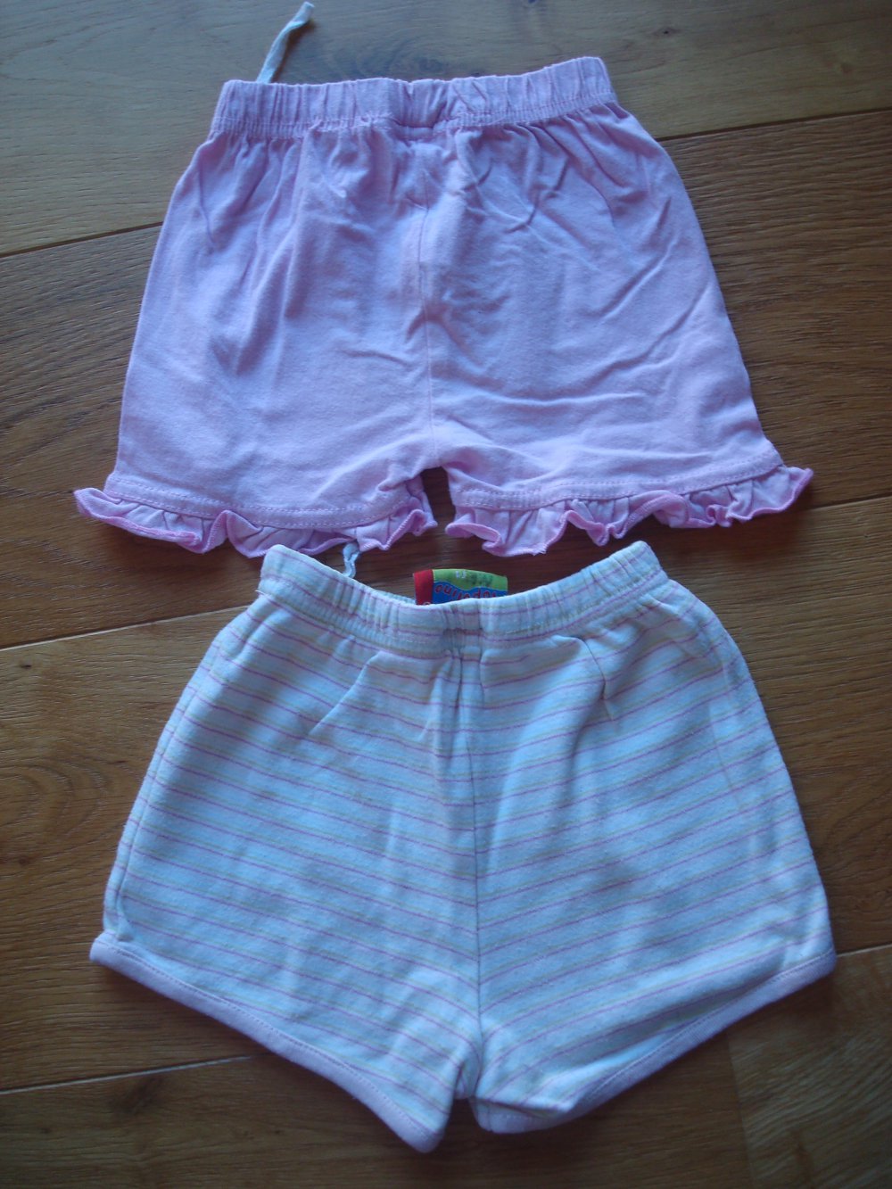 2 kurze Hosen für Mädchen