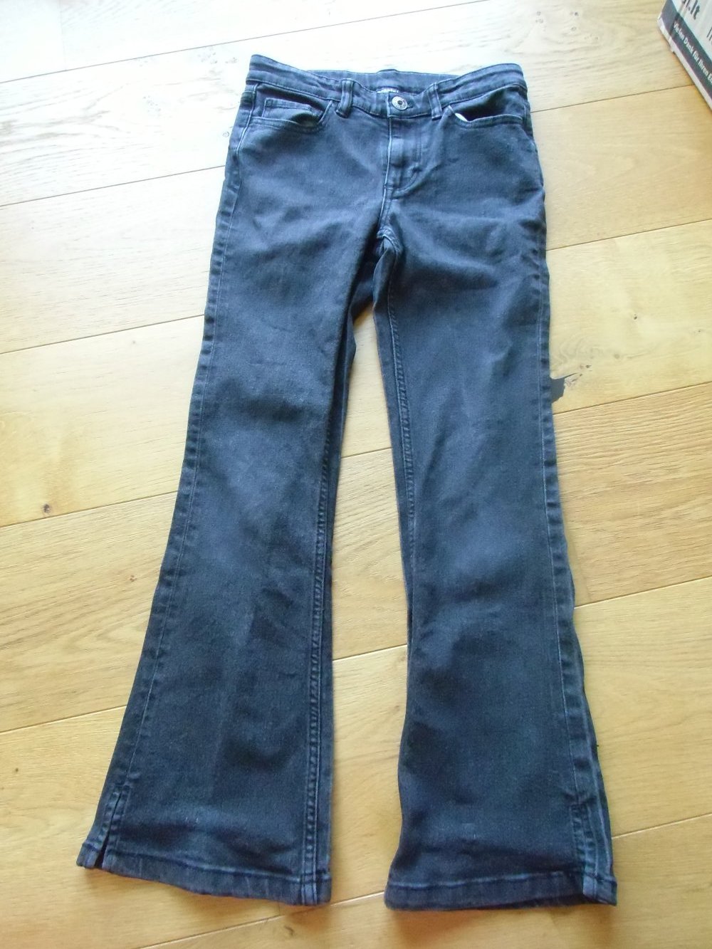Hose, Jeans mit ausgestelltem Bein und verstellbarem Bund