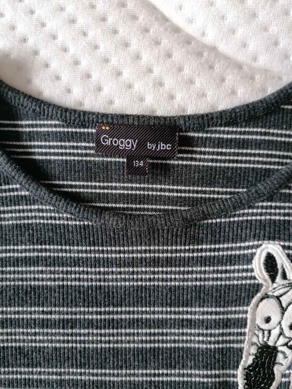 JBC: gestreiftes Shirt mit Cut Out Schultern Gr. 134