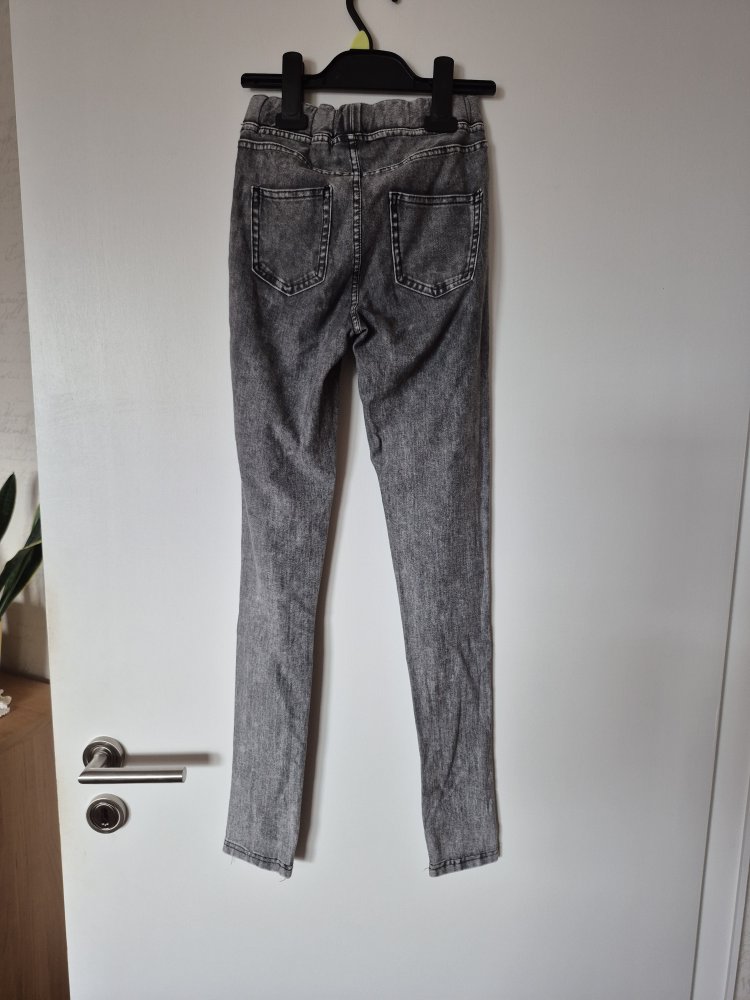 H&M: graue Jeggins Gr. 158