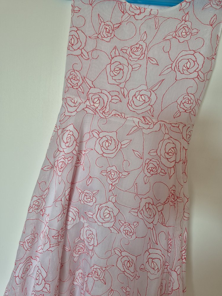 Girls: zauberhaftes Sommerkleid mit Rosenmuster Gr. 146