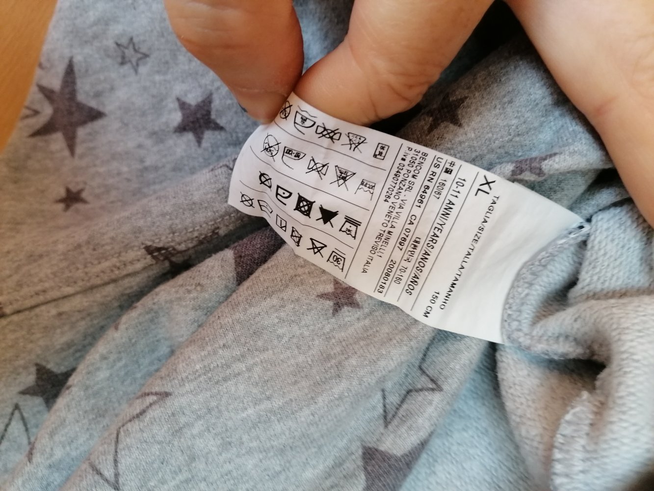 Benetton: graues Kleid mit Sternen 150cm