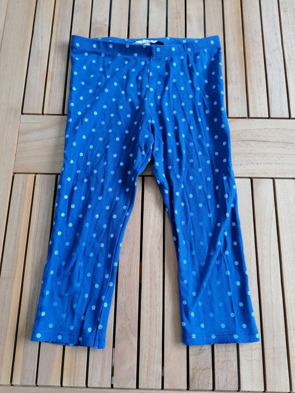 H&M: knielange Leggins mit Punkten Gr. 128