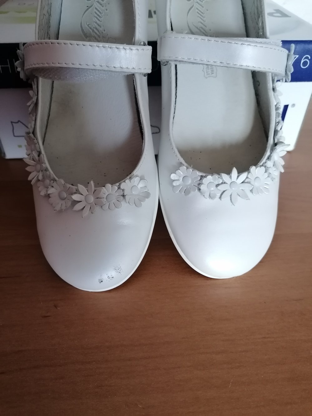 Primigi: Riemchenballerina mit Blumenapplikation, ivory Gr. 34