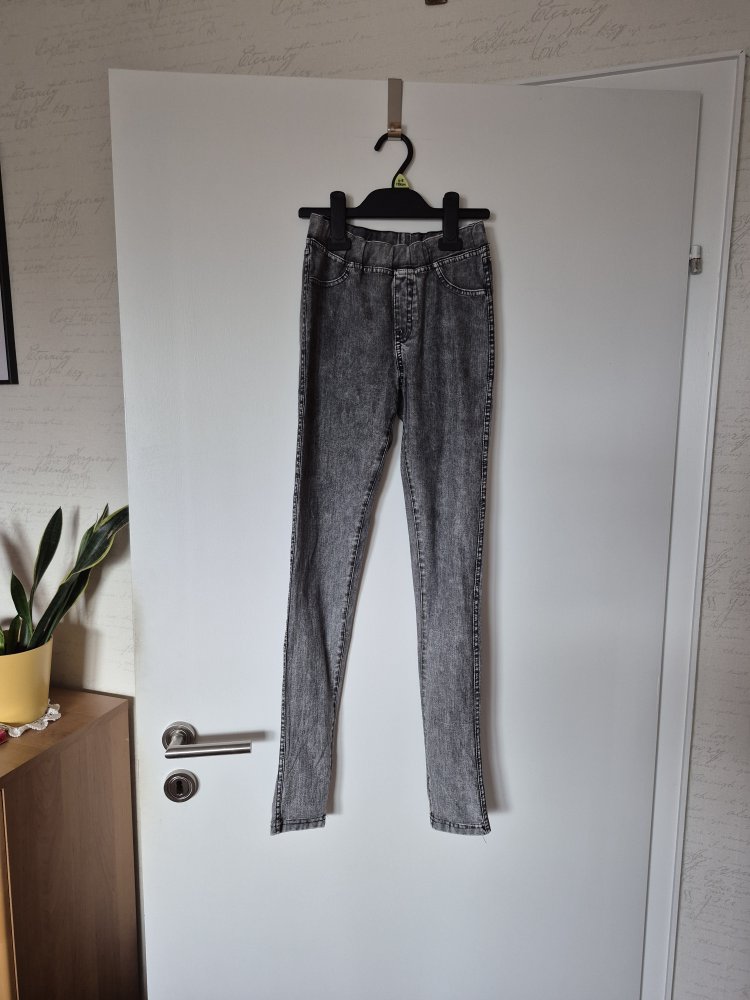 H&M: graue Jeggins Gr. 158