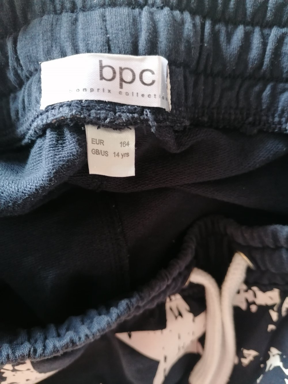 dunkelblaue Sweat-Shorts mit Sternen und Streifen Gr. 164
