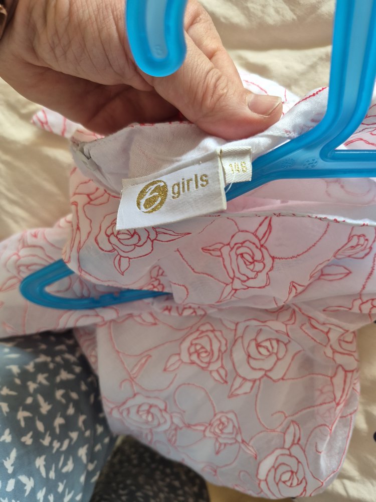 Girls: zauberhaftes Sommerkleid mit Rosenmuster Gr. 146