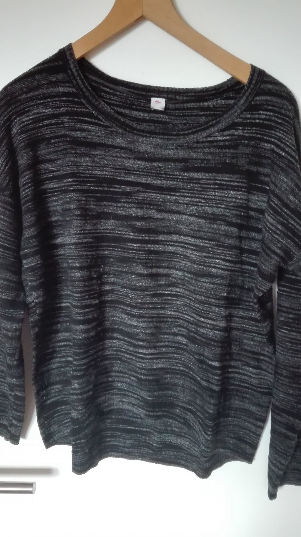 s.Oliver: schwarz gestreifter Feinstrickpullover Gr. 40