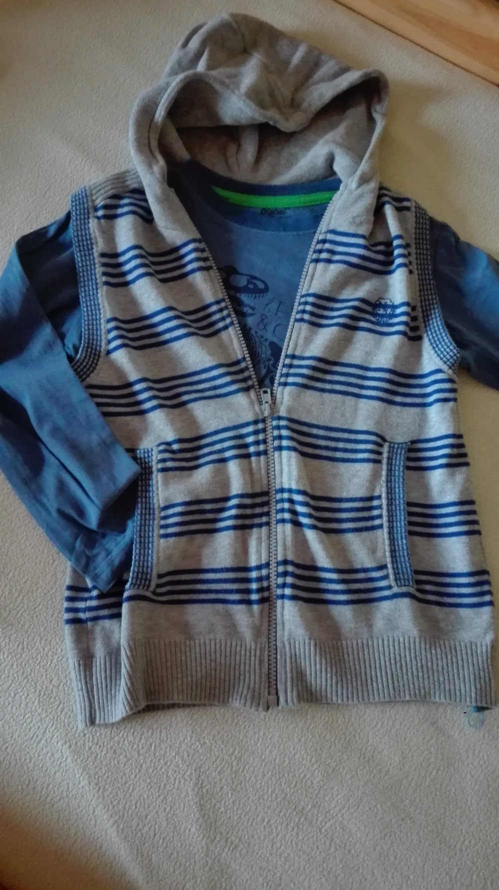 Next grau / royalblau gestreifte Feinstrick Weste mit Kapuze Gr 134/140