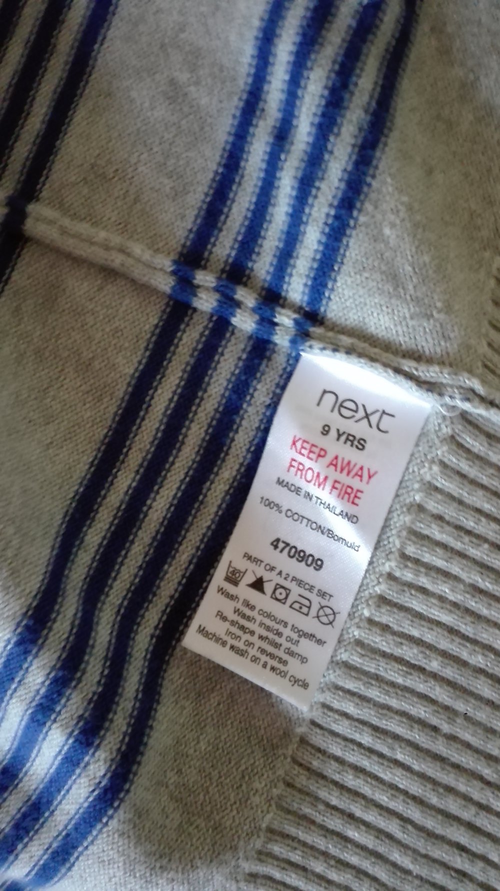 Next grau / royalblau gestreifte Feinstrick Weste mit Kapuze Gr 134/140