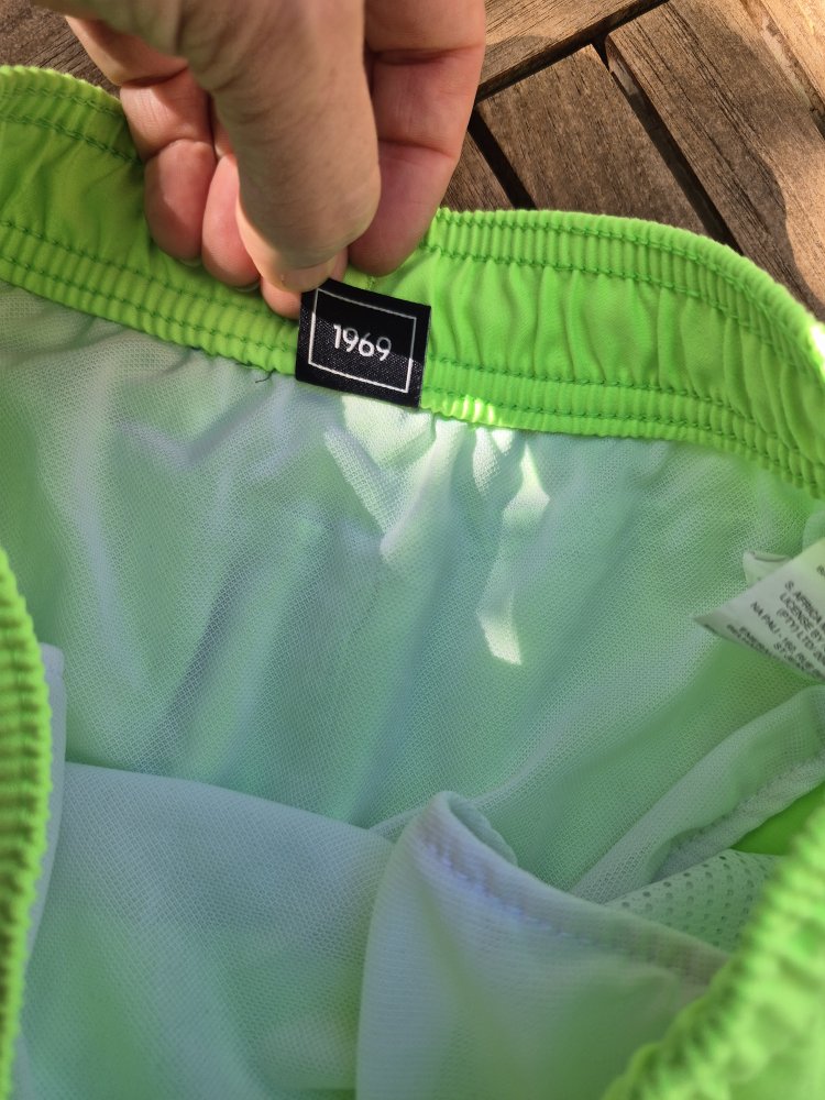 Quicksilver: neongrüne Badeshort Gr. 152 (12Y)