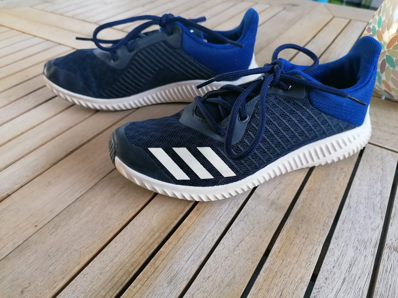Adidas: dunkelblaue Hallenturnschuhe Gr. 36