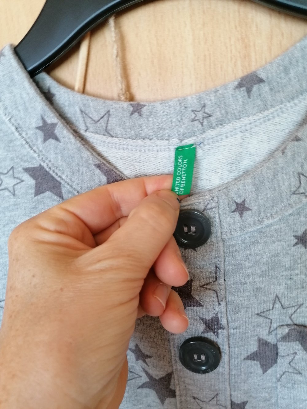Benetton: graues Kleid mit Sternen 150cm