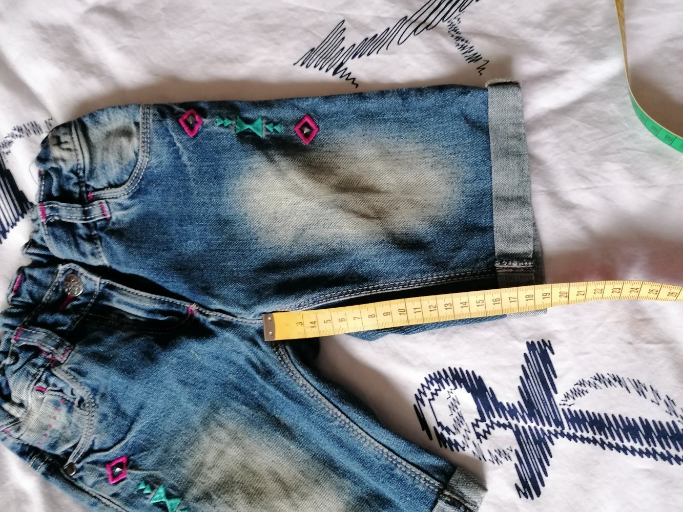 Knielange Short mit Stickereien Gr. 116