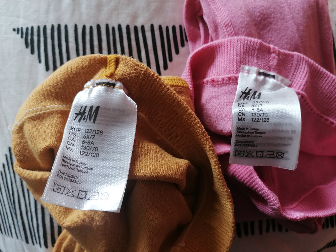 H&M: zwei Basic-Strumpfhosen Gr. 122/128