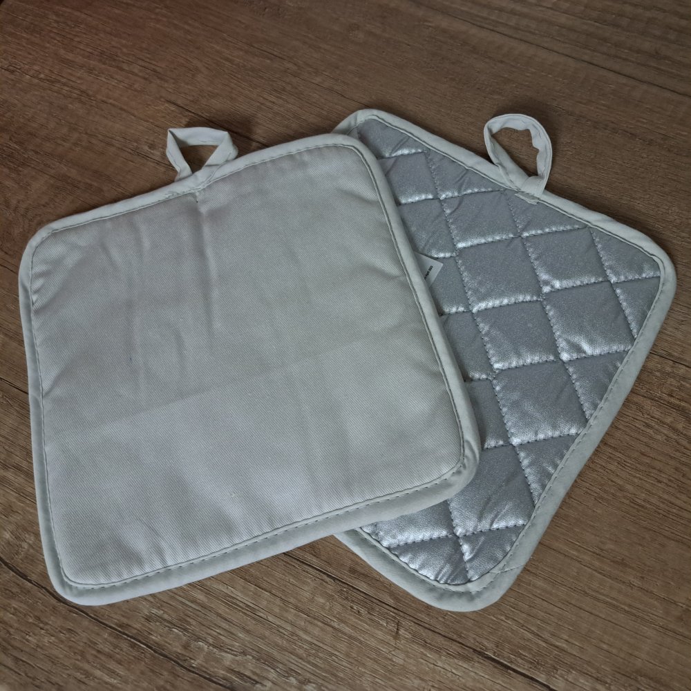 2er Set TOPFLAPPEN altweiß, mit Aluminium-Beschichtung & Aufhänger * NEU 