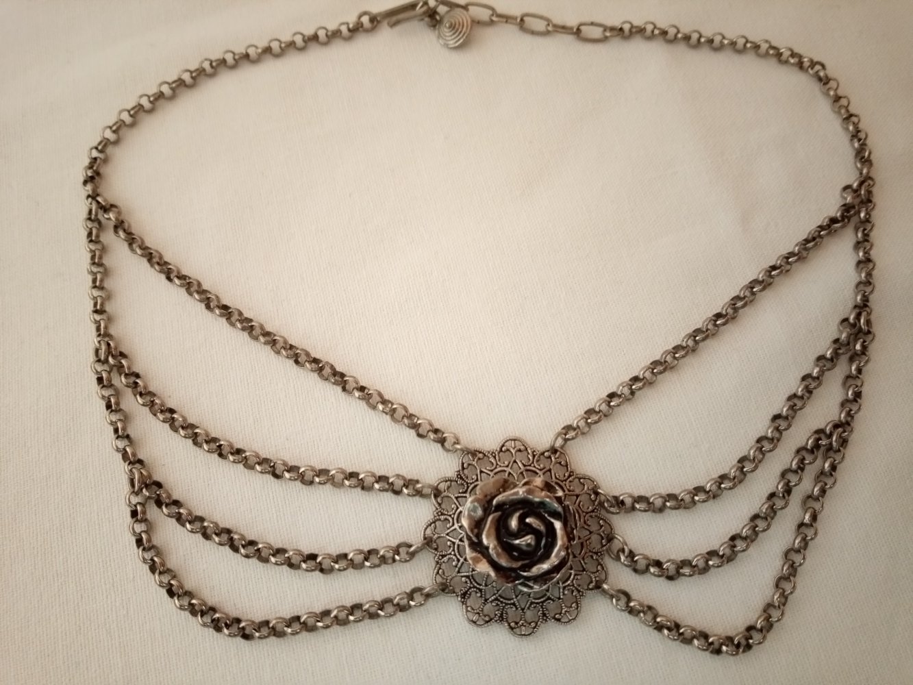 Collier Rose/Blüten-Designe,  3-kettig 