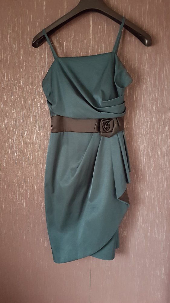 dunkelgrünes Abendkleid 