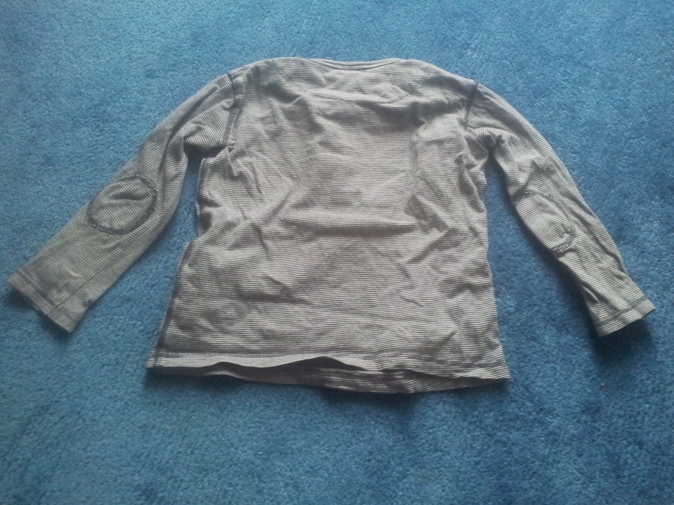 Pullover schwarz weiß Streifen Gr. 104 kleines Monster 