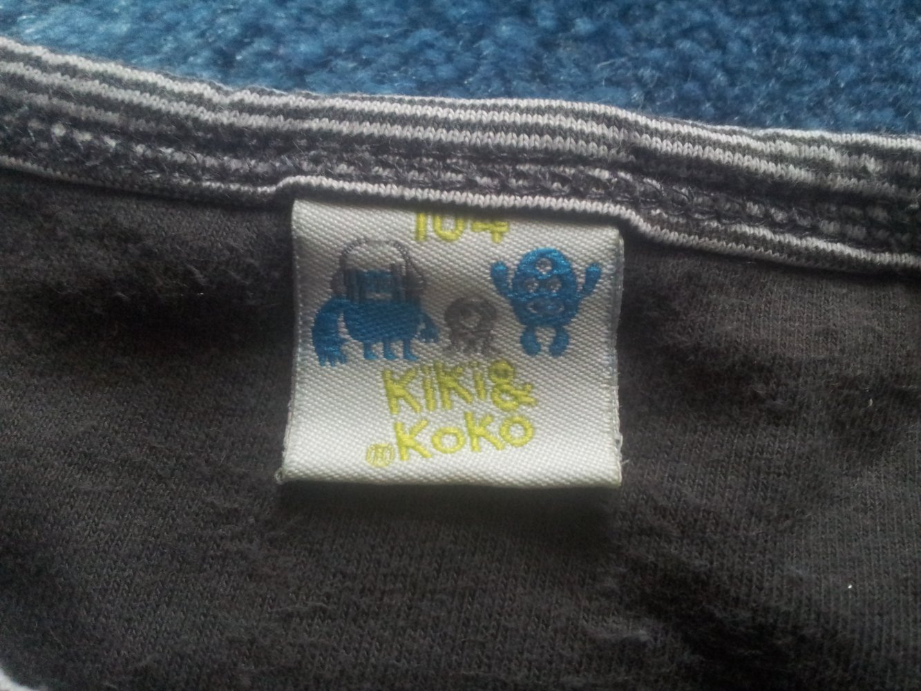 Pullover schwarz weiß Streifen Gr. 104 kleines Monster 