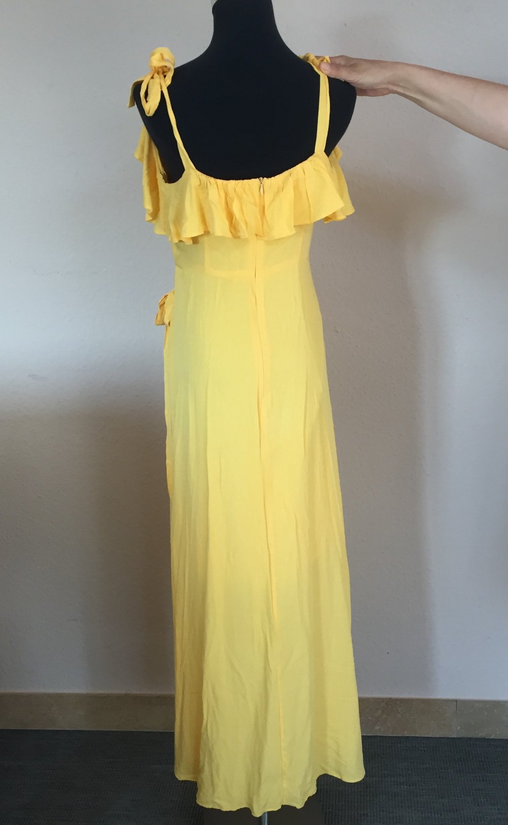 Second Female Sommerkleid Gr.S in Wickel Optik unterfüttert. Volants ums Dekolte