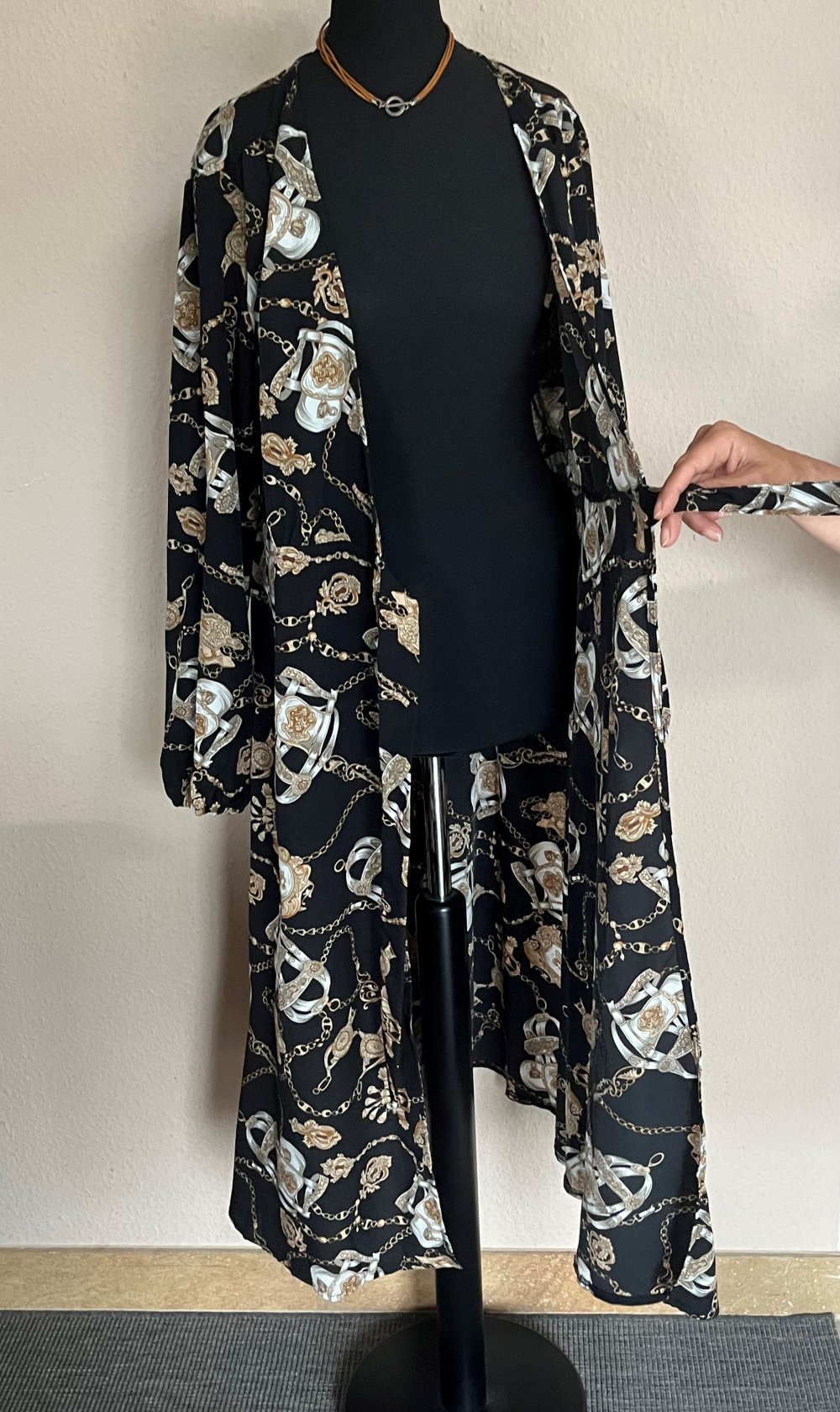 M&L Style Wickelkleid Gr.M mit klassischen Gold Ketten Motiv, macht eine tolle Figur
